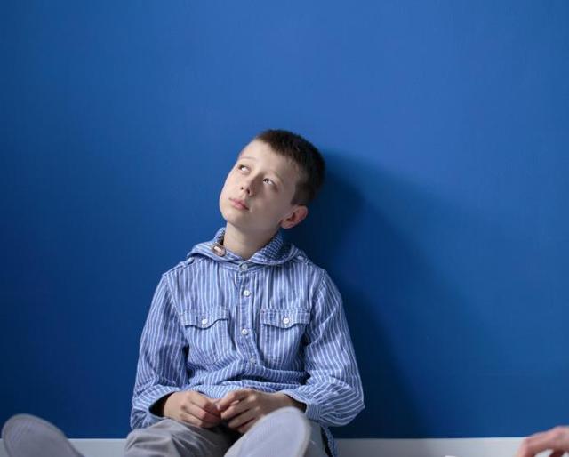 儿童自闭症的17个早期表现，它和智力障碍、抑郁症不可混为一谈！