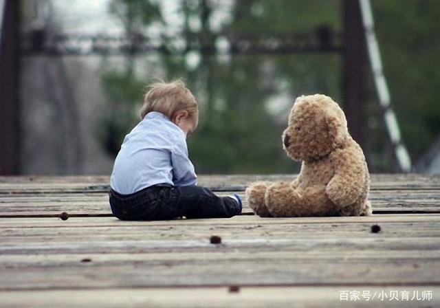 孩子总是觉得孤独，渐渐的自闭！培养孩子的专注力也许能改变