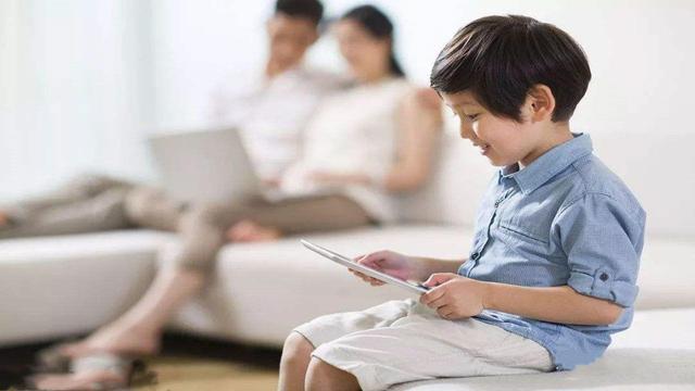 “电脑自闭症”：作为家长，别让电脑抢夺了孩子的童年时代