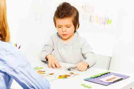 语言发育迟缓的孩子在自闭症机构训练，可行吗？