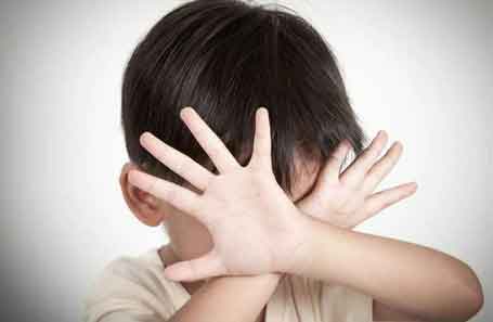 自闭症有哪些症状？可以用这4种方法治疗孩子的自闭症