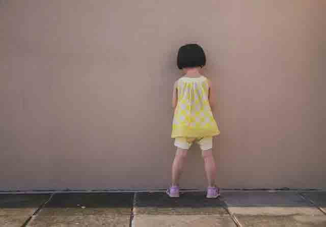 孩子不爱说话就是孤独症？提醒：孤独症通常有这3点特征！